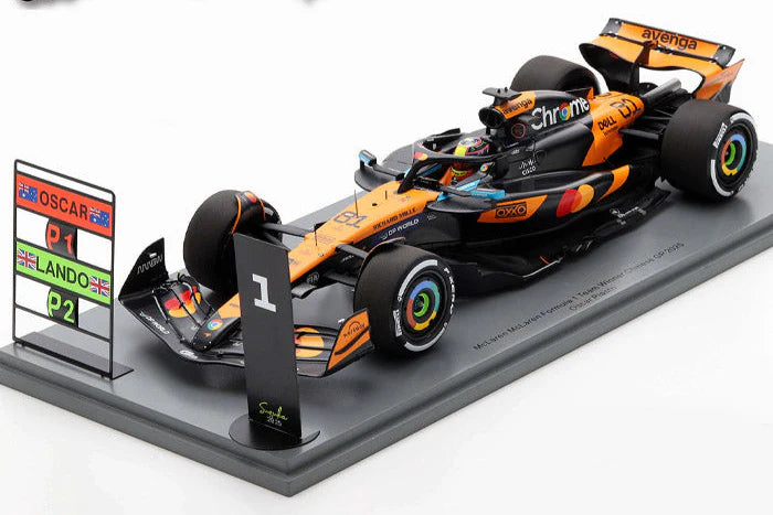 1:18th McLaren MCL39 Oscar Piastri China GP Win 2025 w/Pit Board